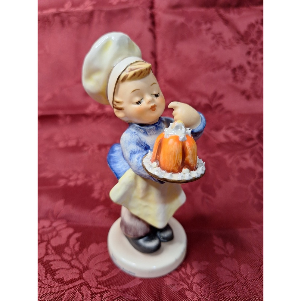Goebel Hummel Figurine 128 Baker Boy Chef Bake to Perfection W‎ Germany TMK-6 - Picture 2 of 10